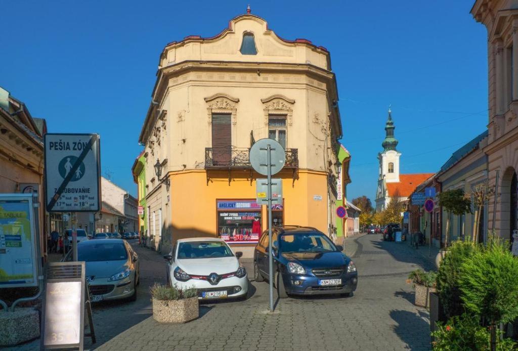 Apartman Zara Комарно Екстер'єр фото